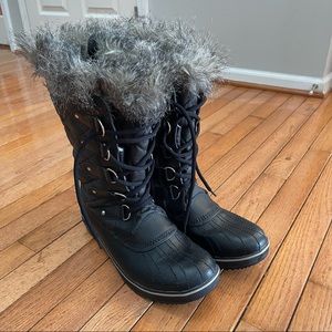 Sorel Women’s Black Tofino Fur Trim Winter Boots